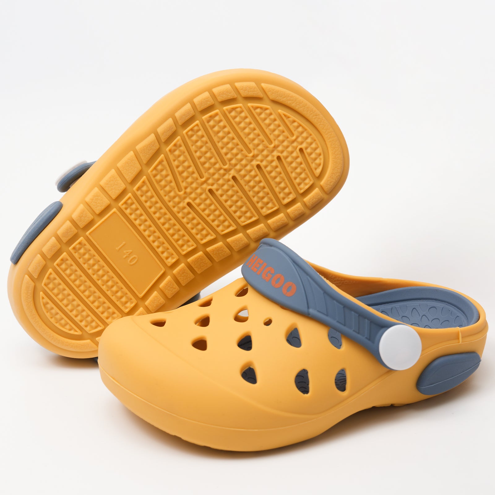 wide clogs